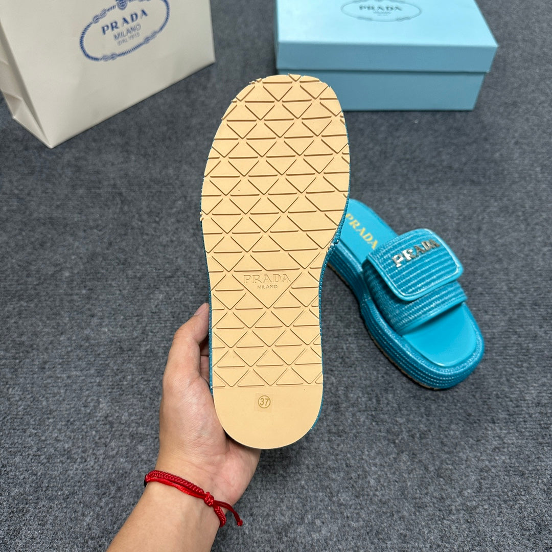 14PD24ZDE Stylish slippers