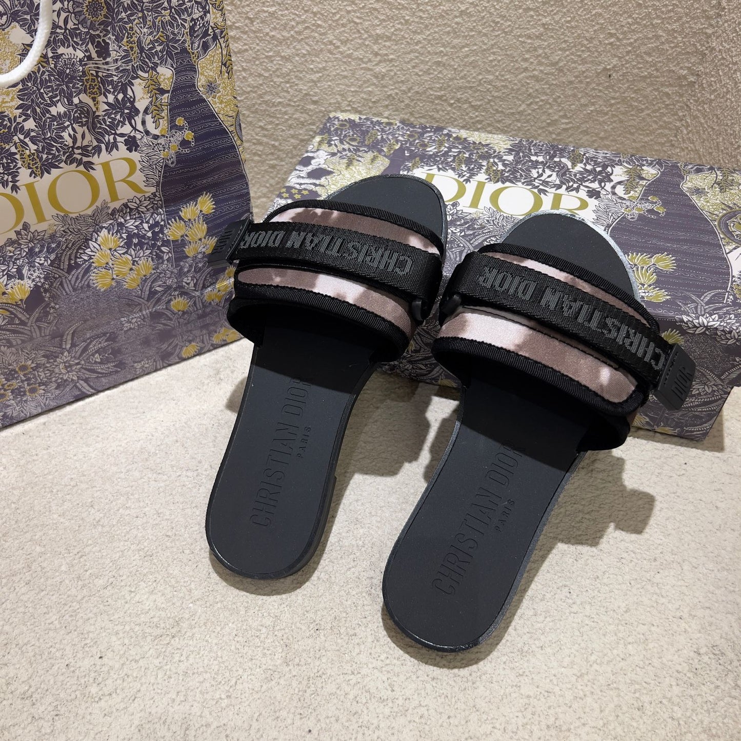 14D18ZDE Stylish slippers