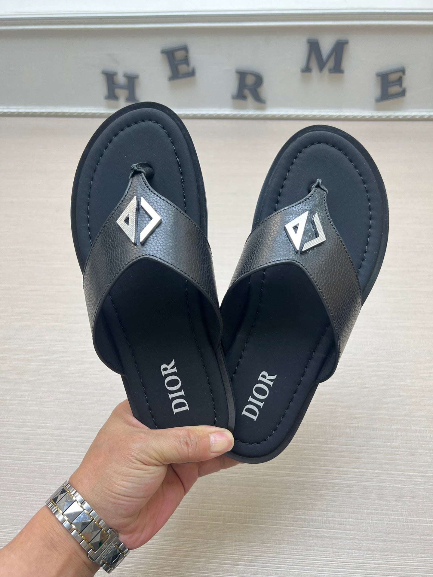 54D77ZDE Stylish slippers