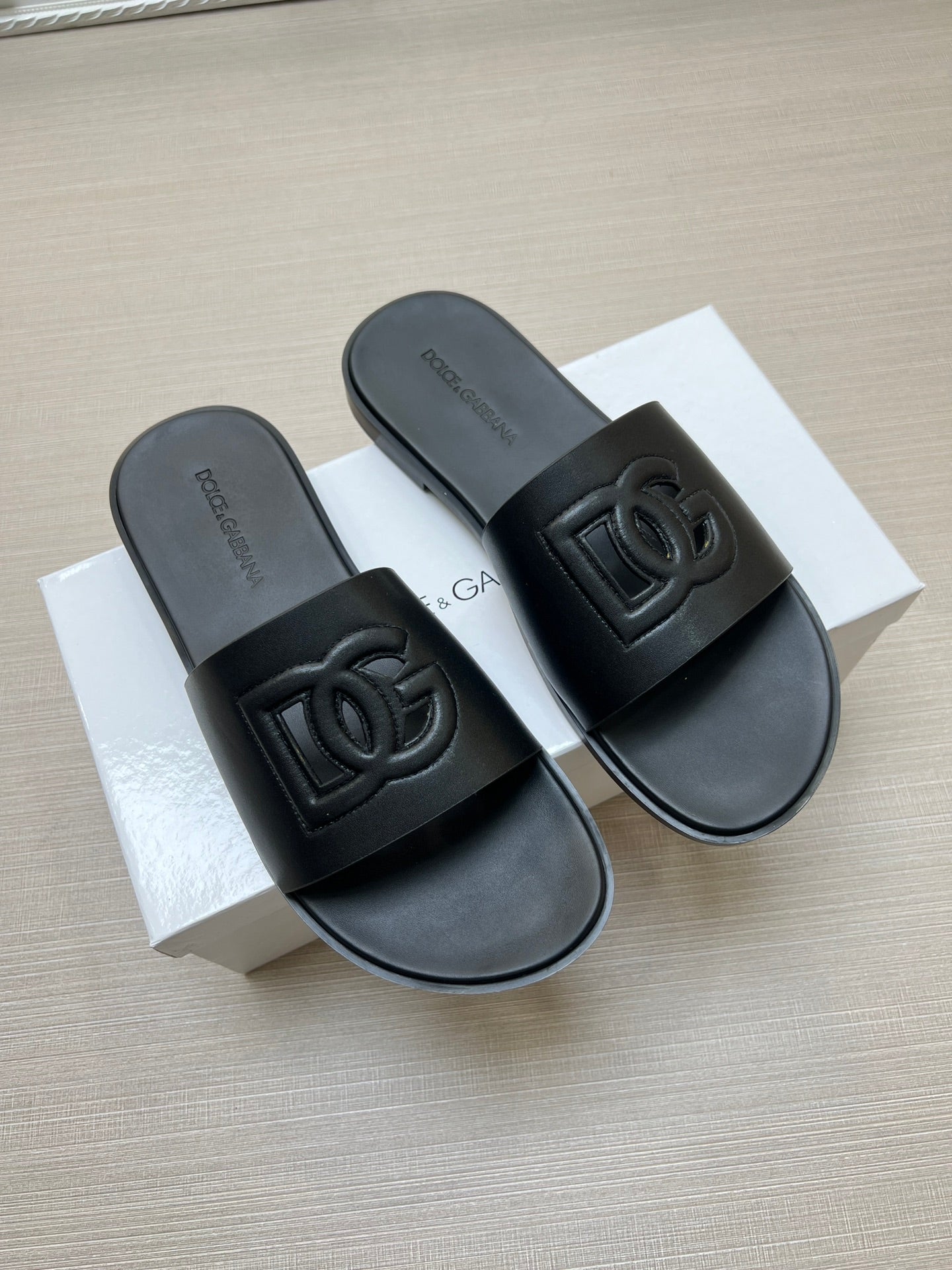 54A63ZDE Stylish slippers