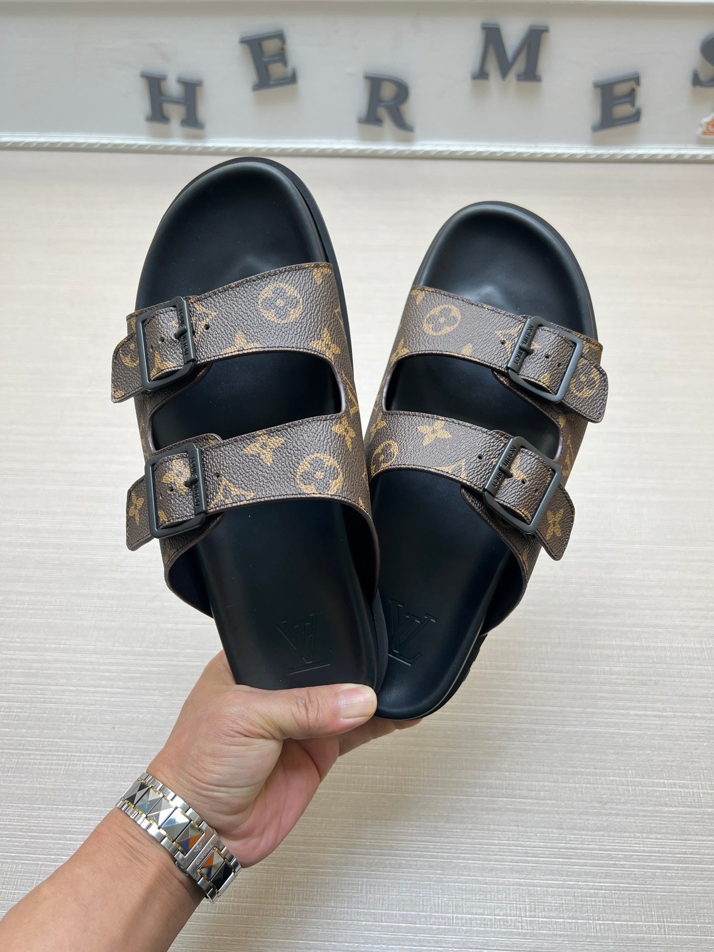 54E57ZDE Stylish slippers