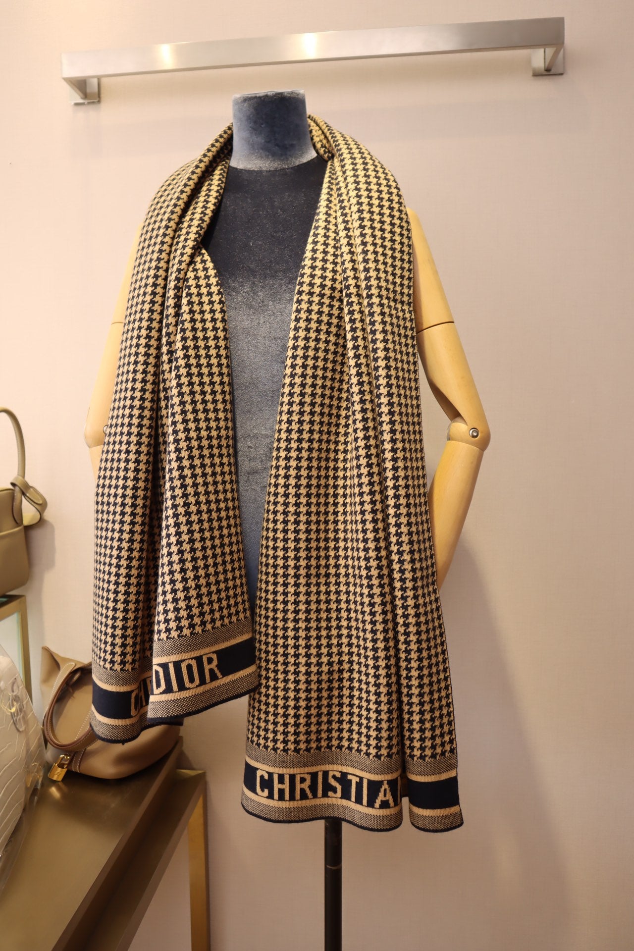 185ZD77WDE Stylish Winter Scarves