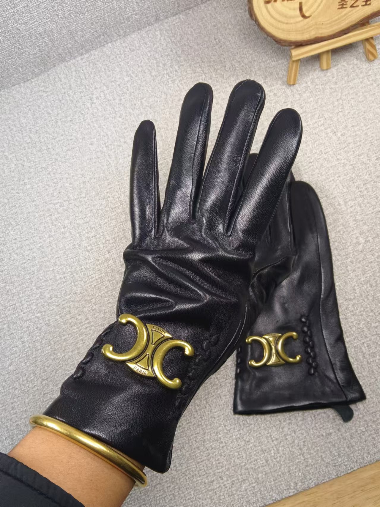 24CL99SDE Stylish gloves