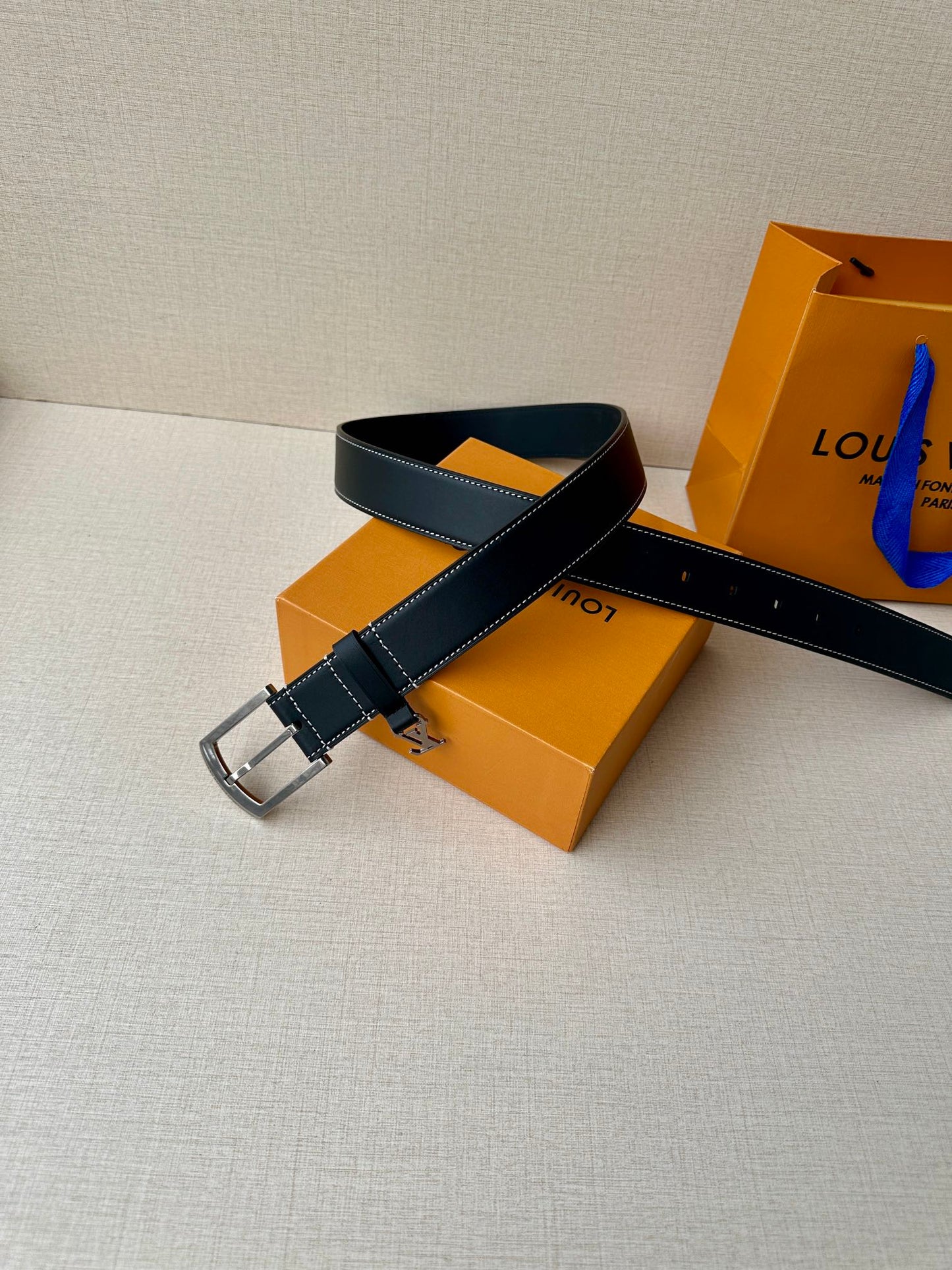 1WE161PDE Stylish High quality belt With full package