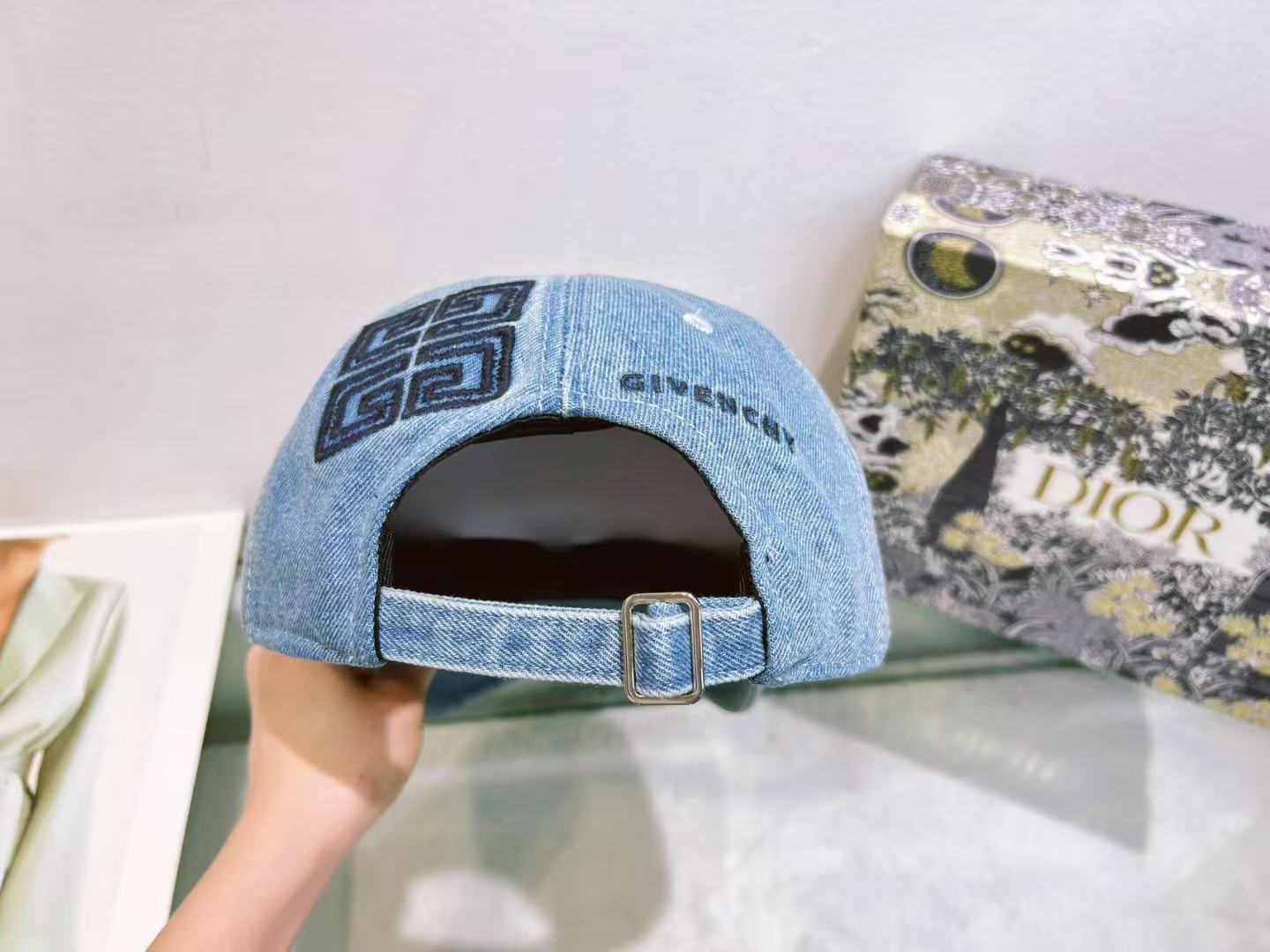 125ZGV508MDE Stylish hats