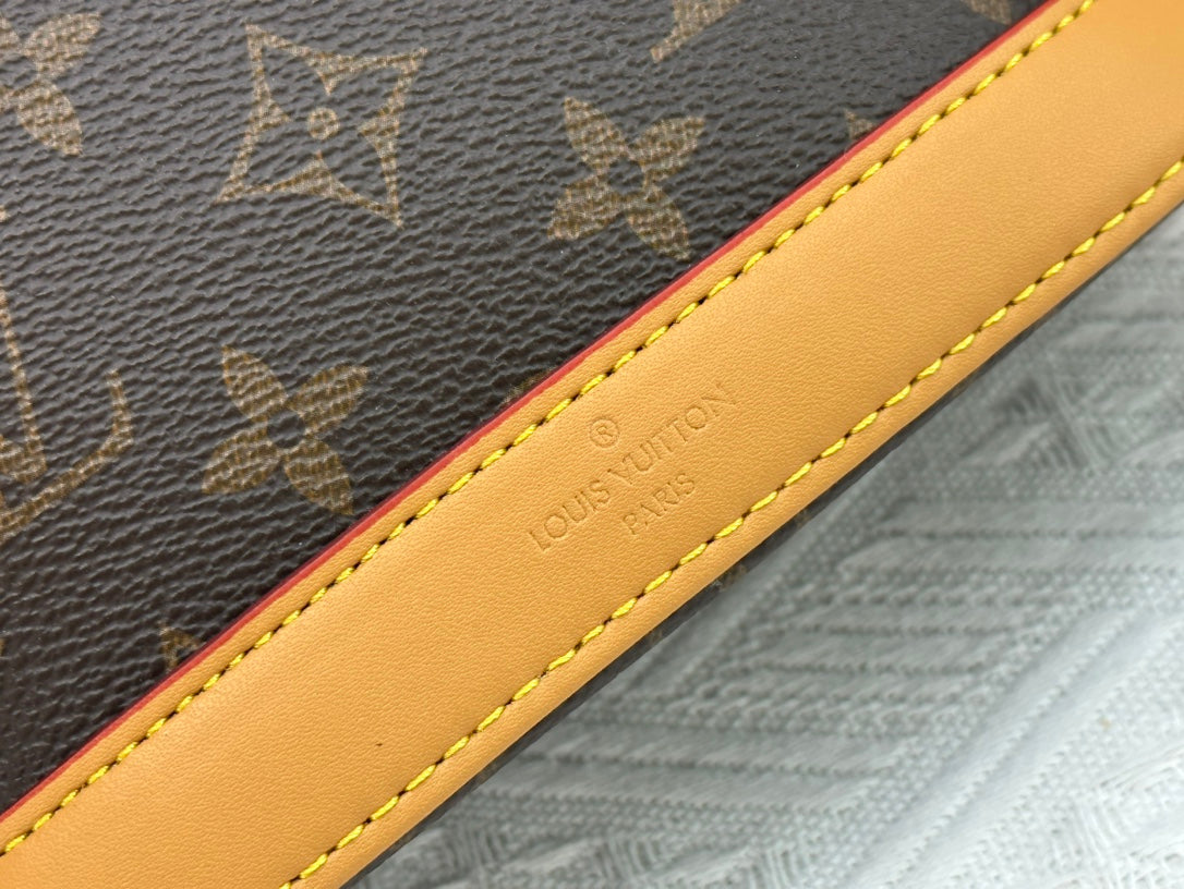 155XE20BDE Stylish leather bag