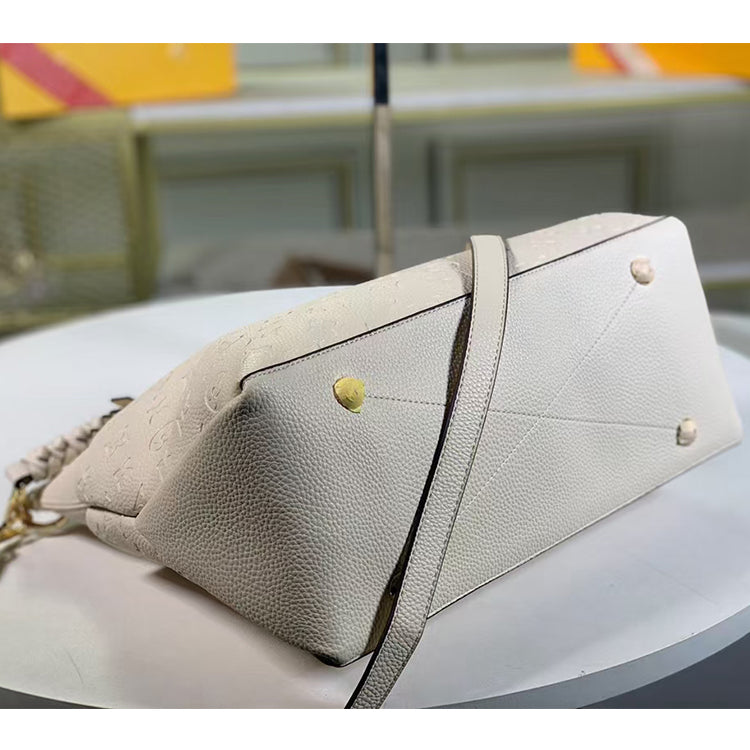 2E70BDE Stylish leather bag