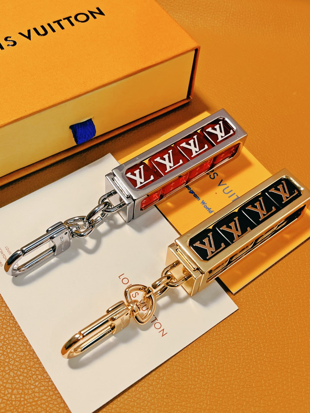 14E53ADE Stylish key closure