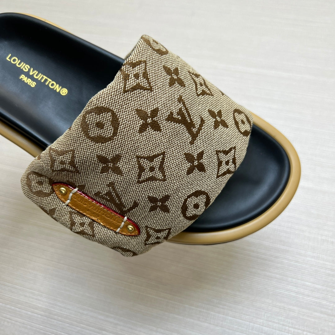 54E100ZDE Stylish slippers Sole thickness 5cm