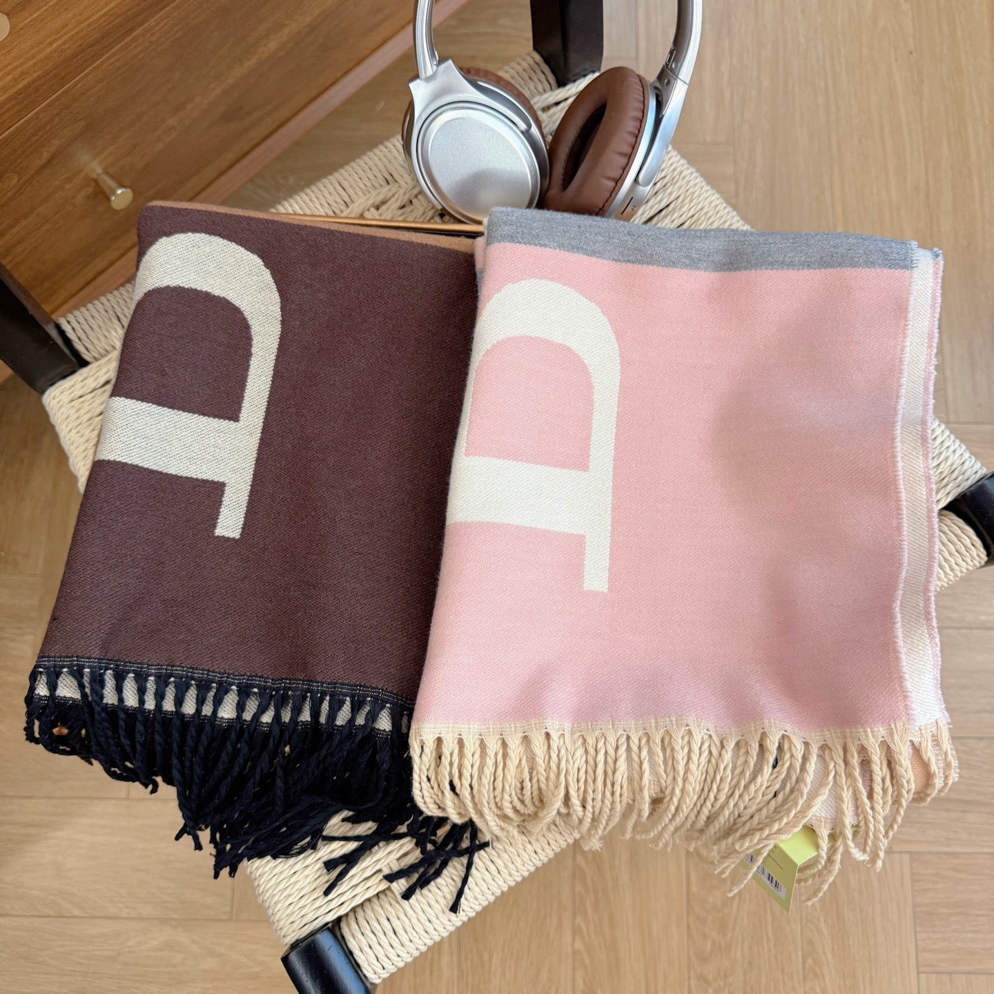 175RR16WDE Stylish Winter Scarves