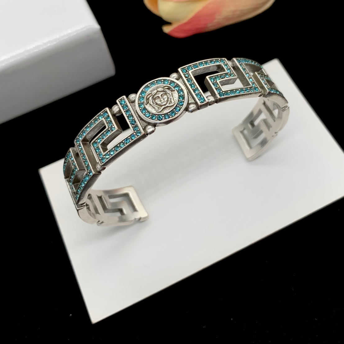 1NV73KDE Stylish bracelet