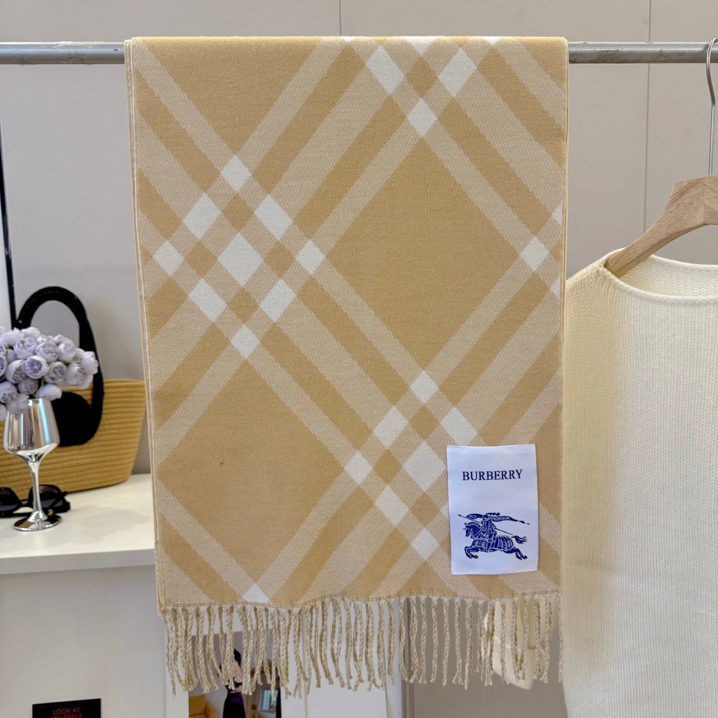 185ZR32WDE Stylish Winter Scarves