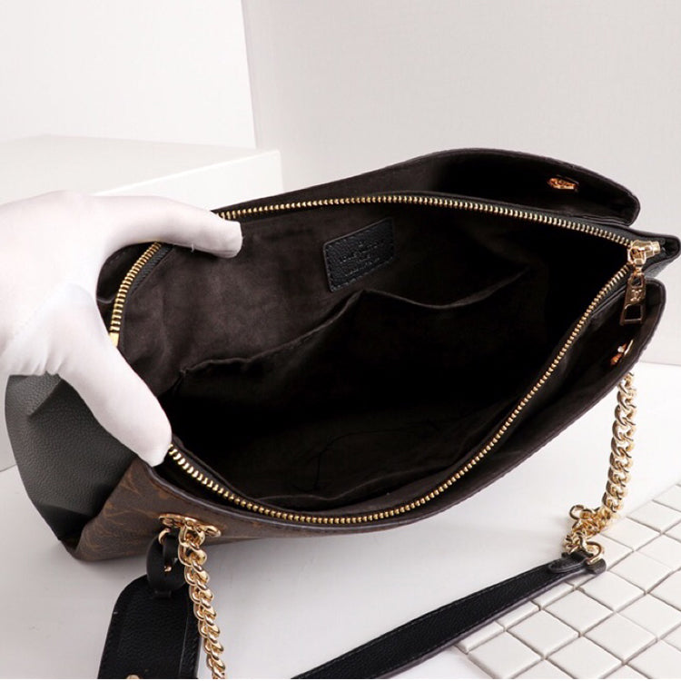 2E03BDE Stylish leather bag