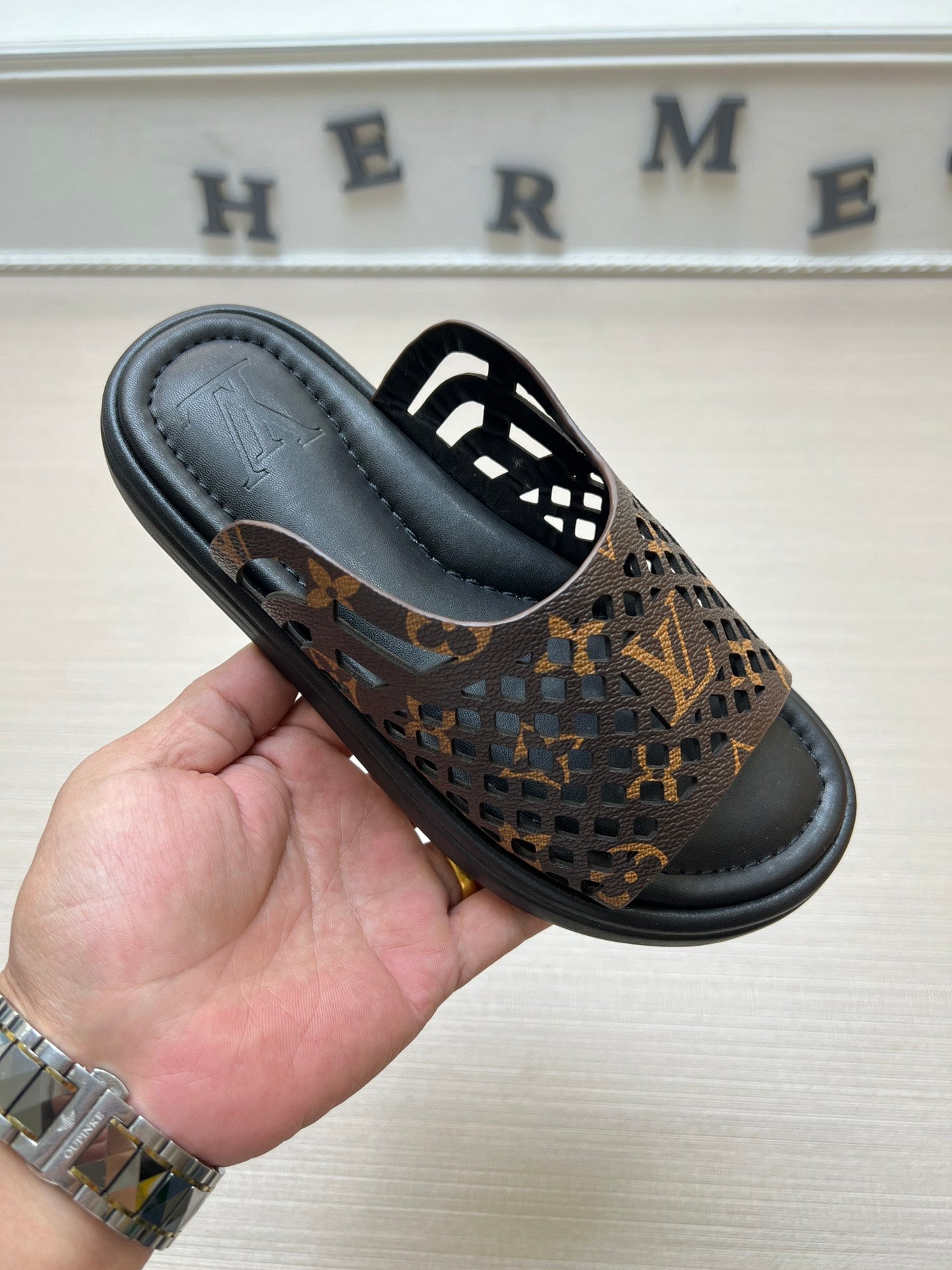 54E83ZDE Stylish slippers