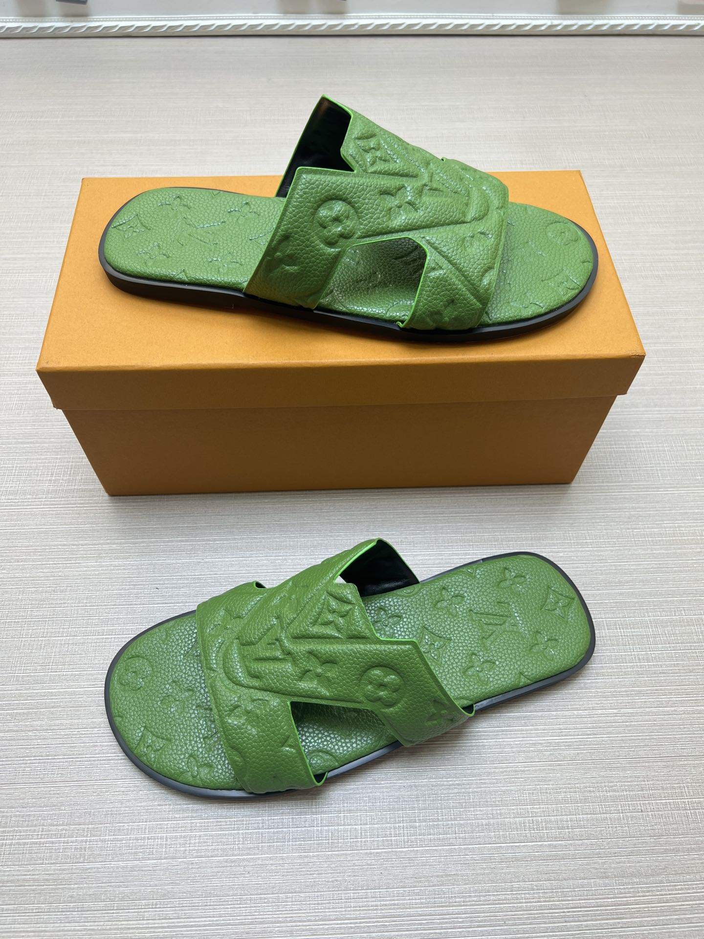 54E34ZDE Stylish slippers