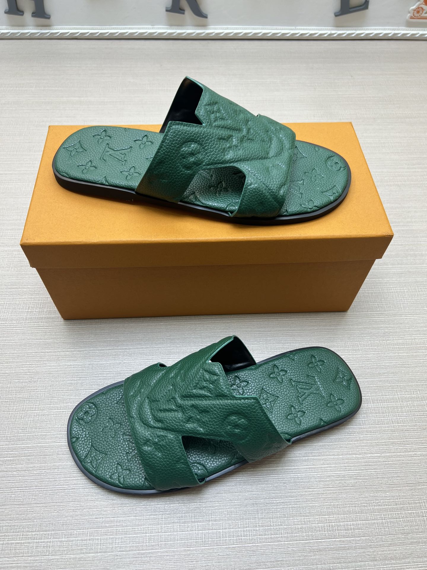54E34ZDE Stylish slippers