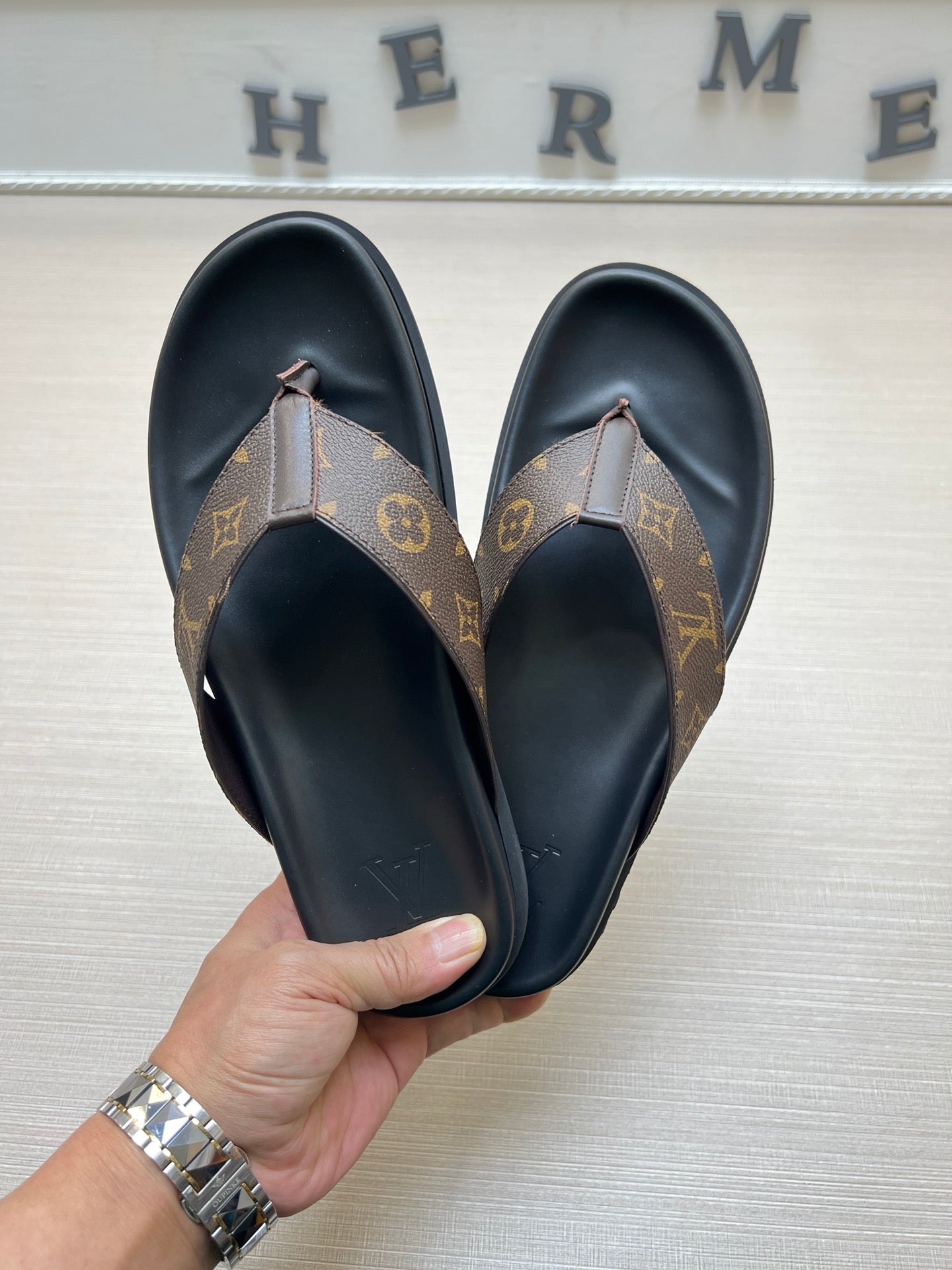54E57ZDE Stylish slippers