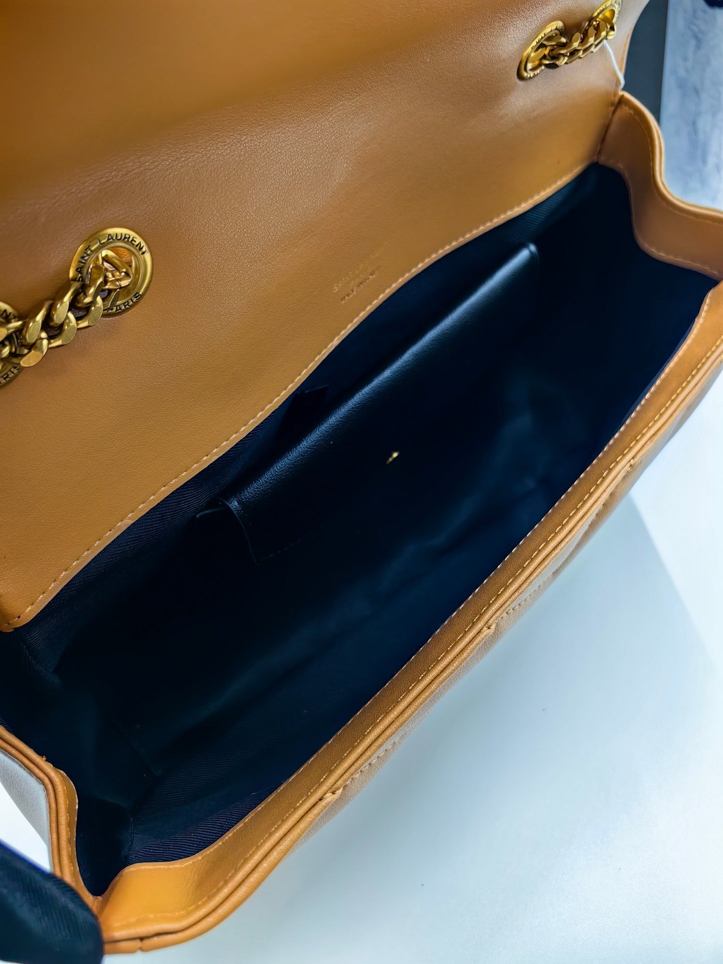 165NSL108BDE Stylish leather bag