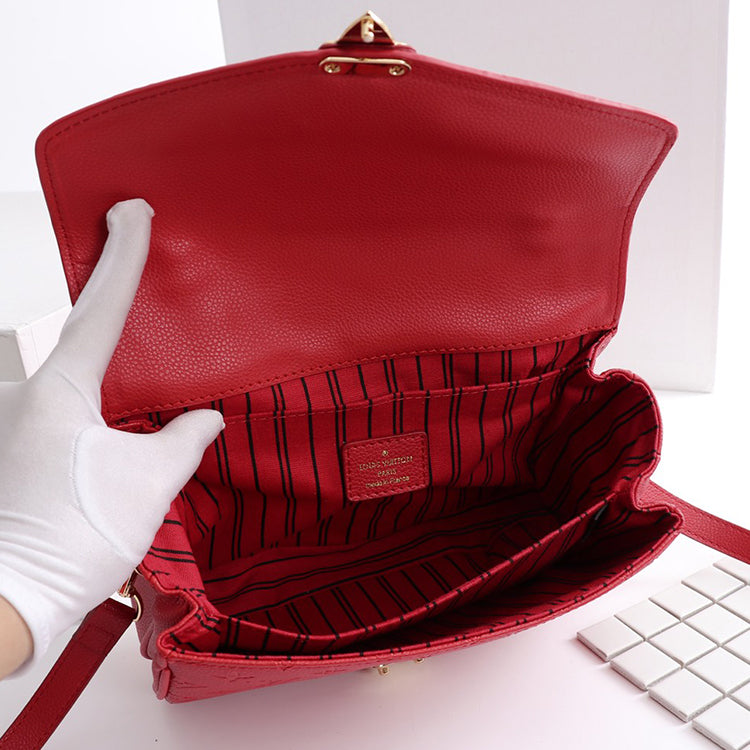 AE92BDE Stylish leather bag