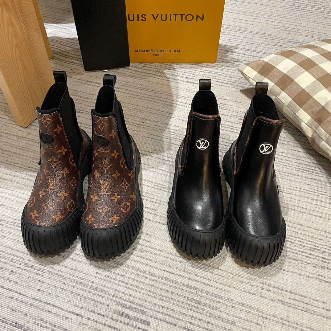 1JE8ZDE Stylish leather boots