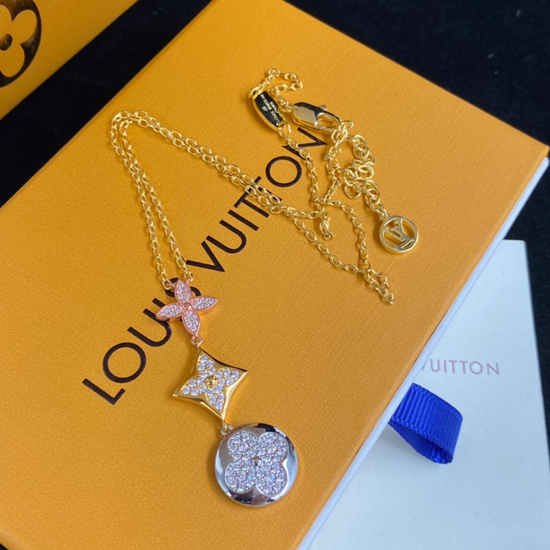 14E962XDE Stylish Necklaces
