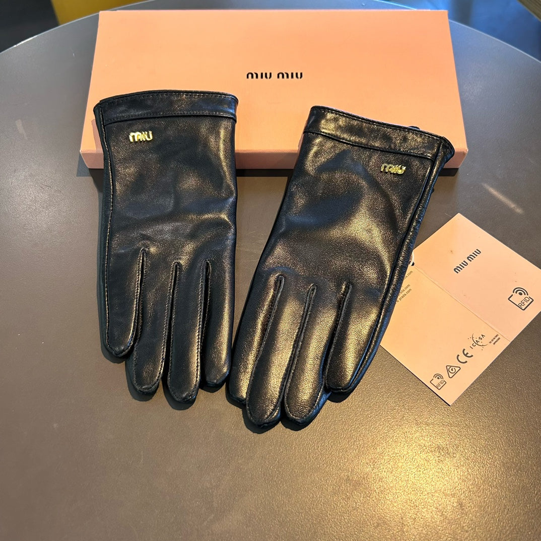 14A21SDE Stylish sheepskin gloves