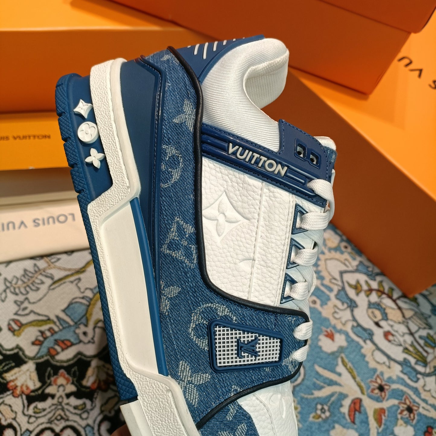1XE23ZDE Stylish Sneakers