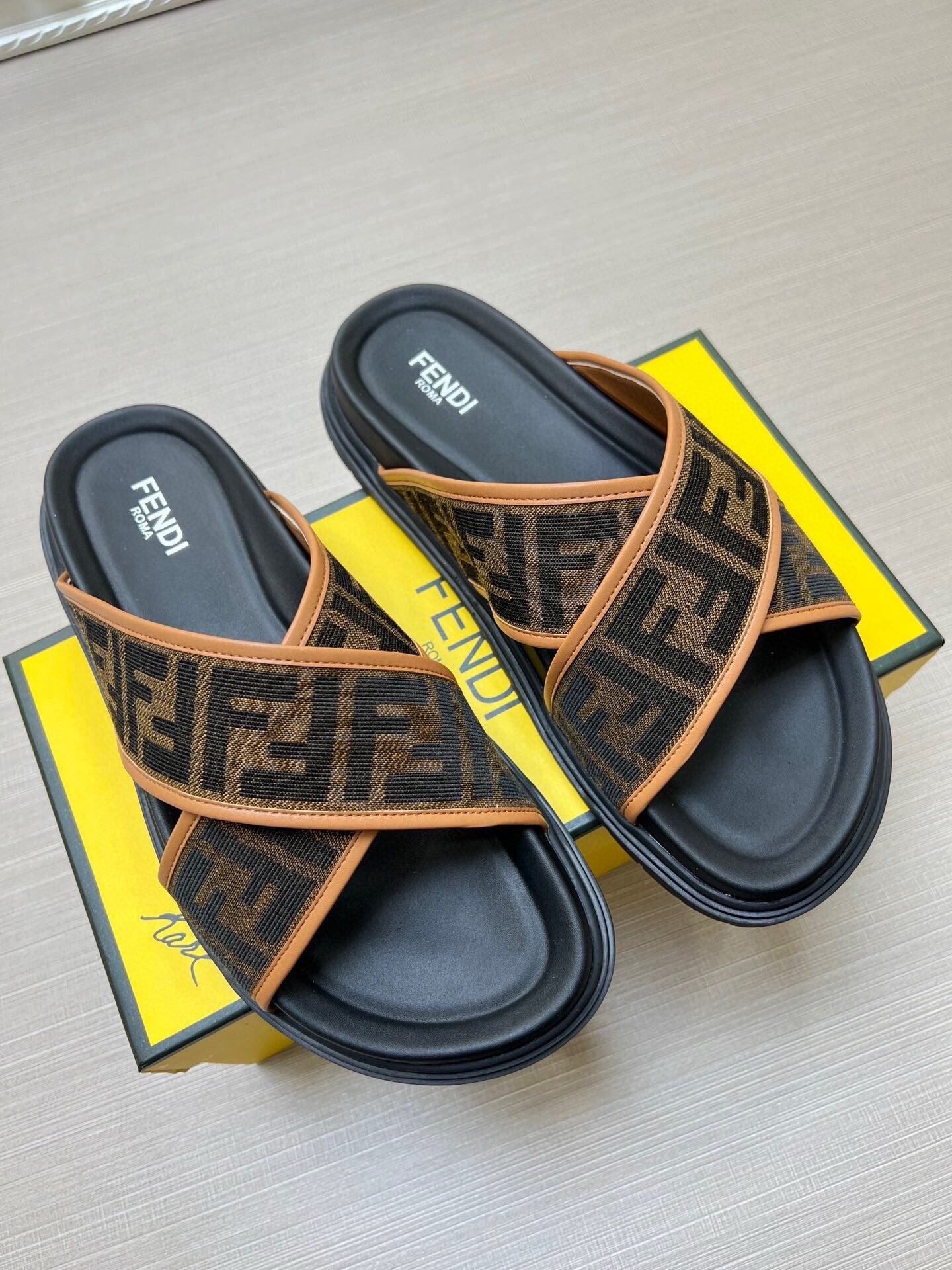 5LF224ZDE Stylish Slippers