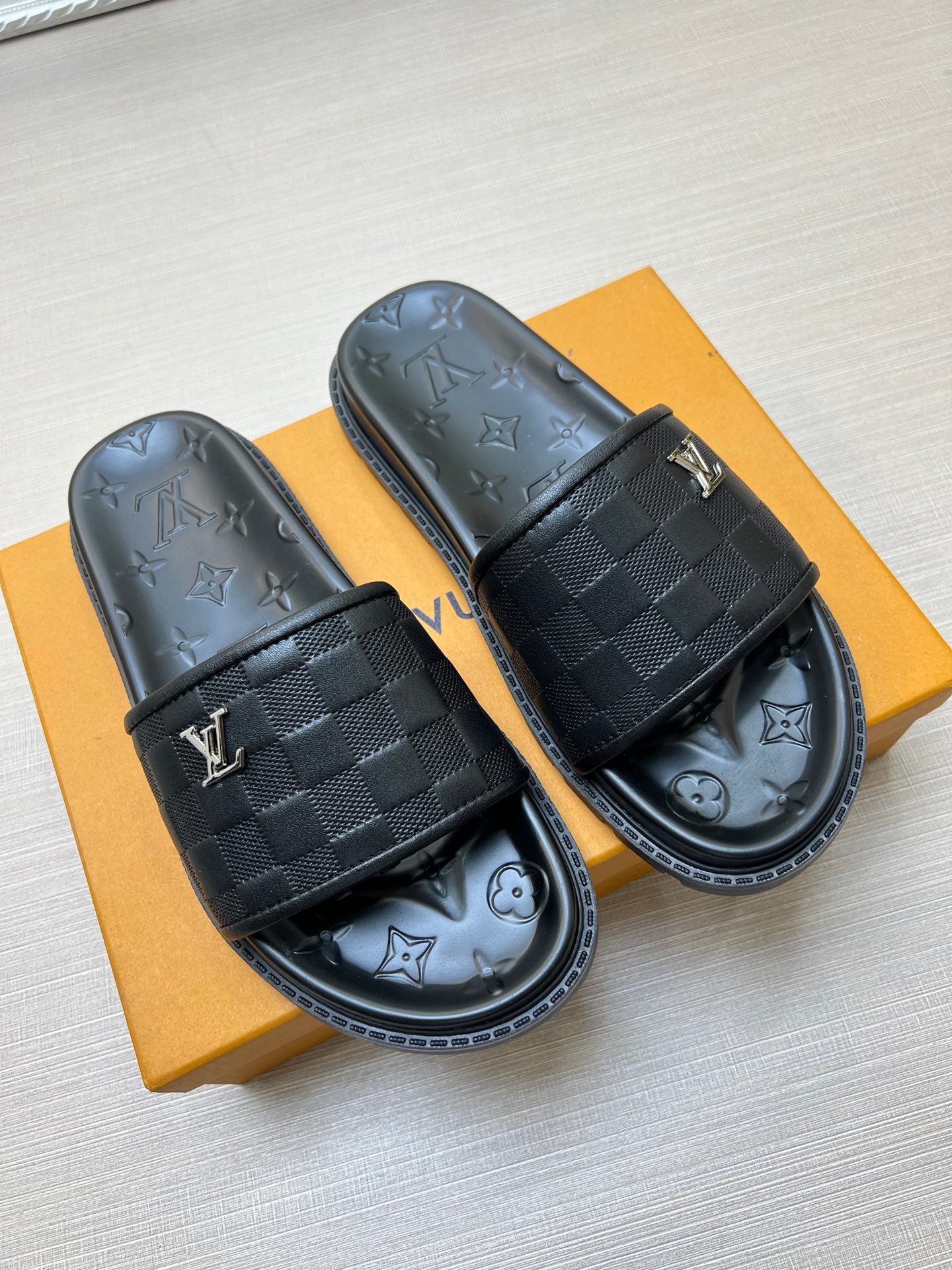 535ZE304ZDE Stylish Slippers