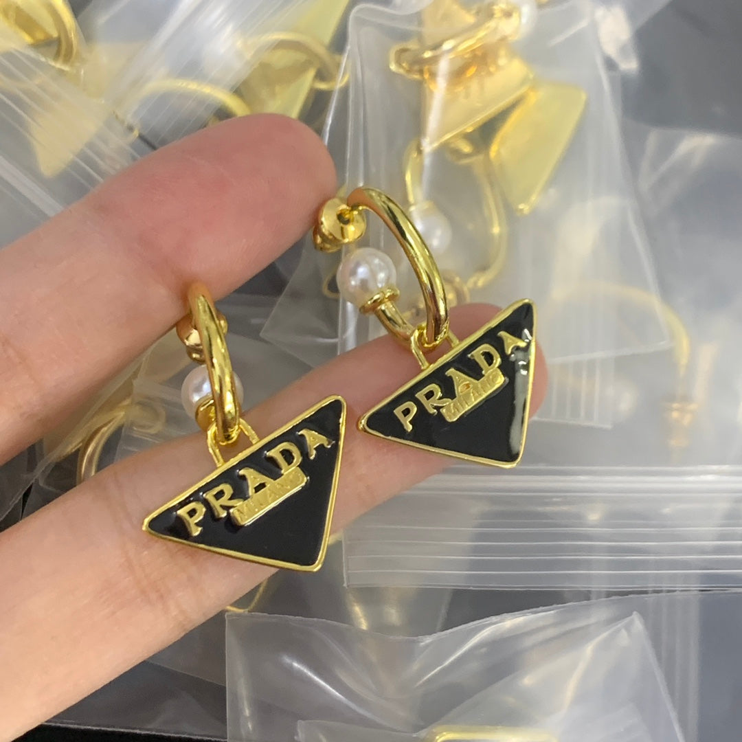 14PD818EDE Stylish Earrings