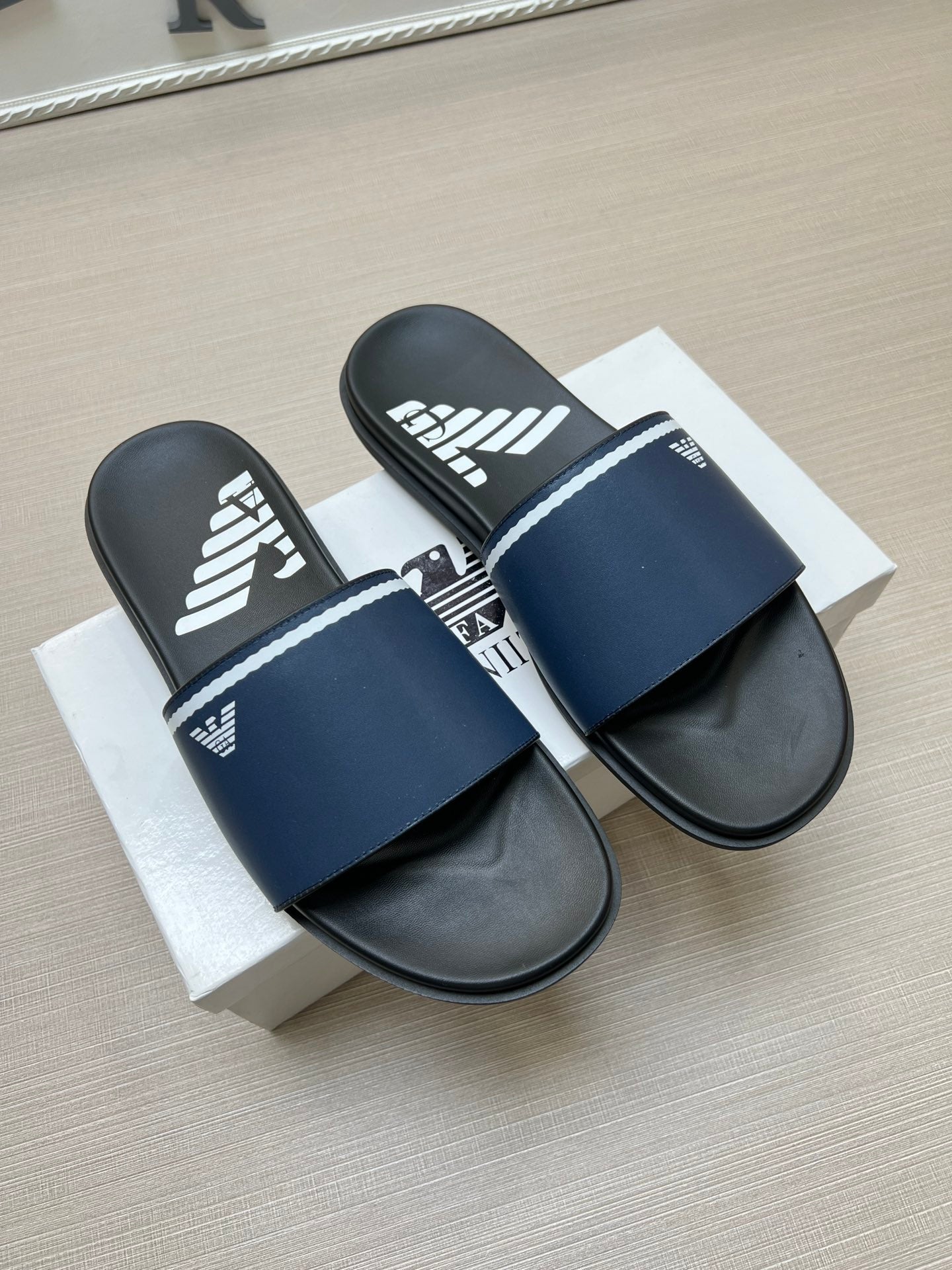 54A104ZDE Stylish slippers
