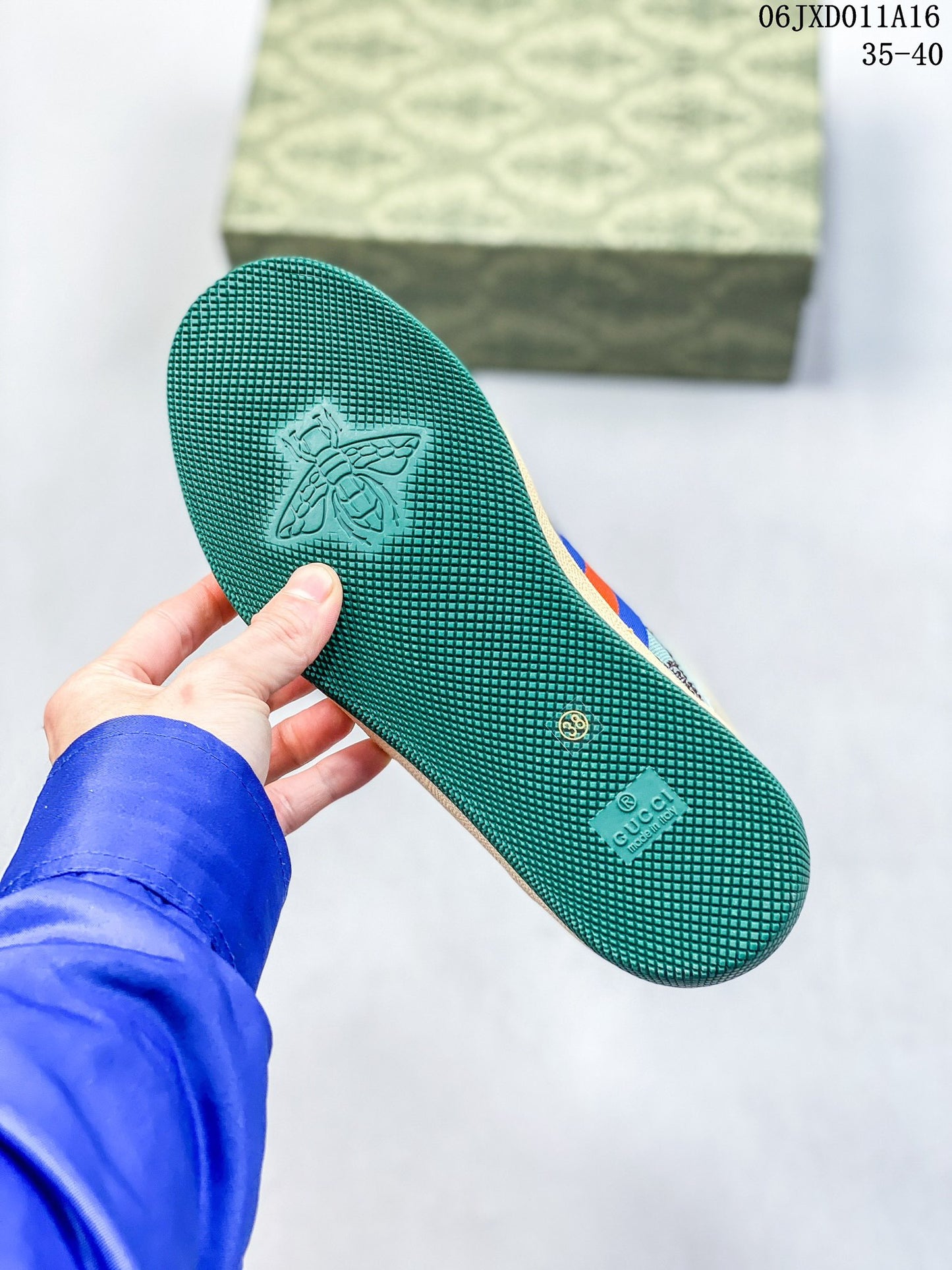 4YB60ZDE Stylish Sneakers