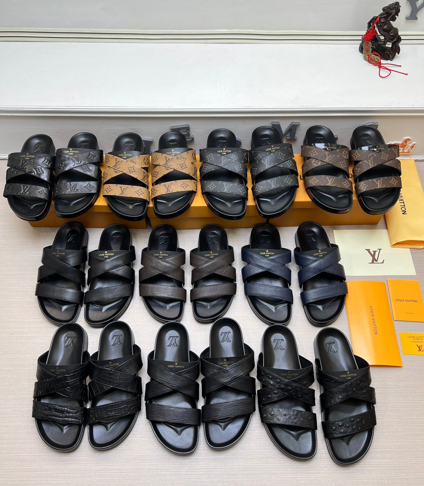 54E89ZDE Stylish slippers