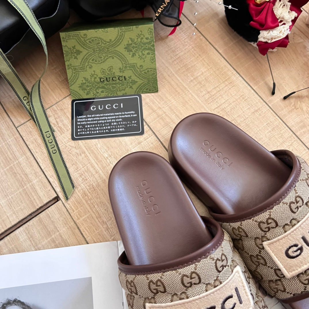 14B84ZDE Stylish Slippers