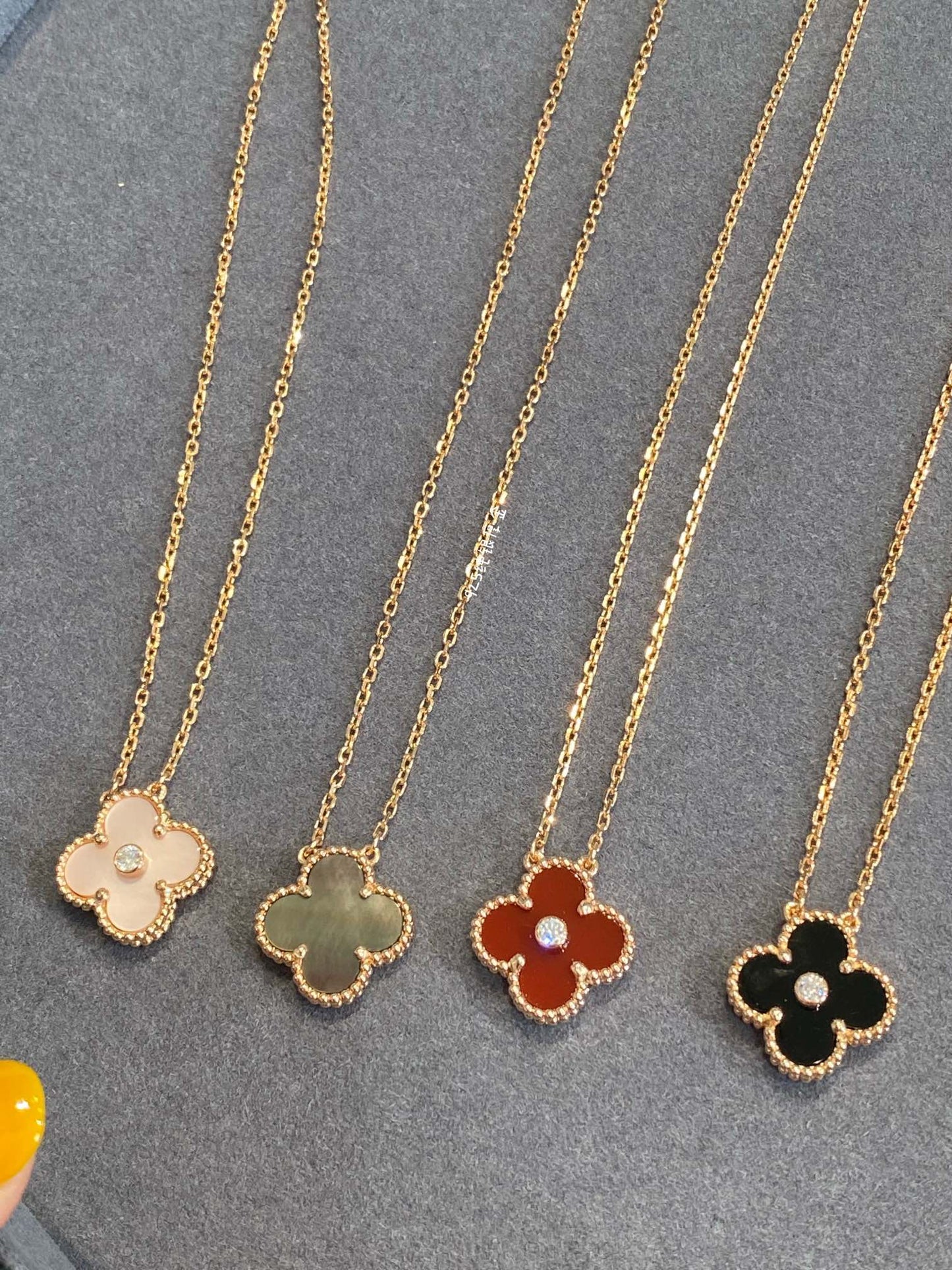 5XVA185XDE Stylish 1 flower necklace