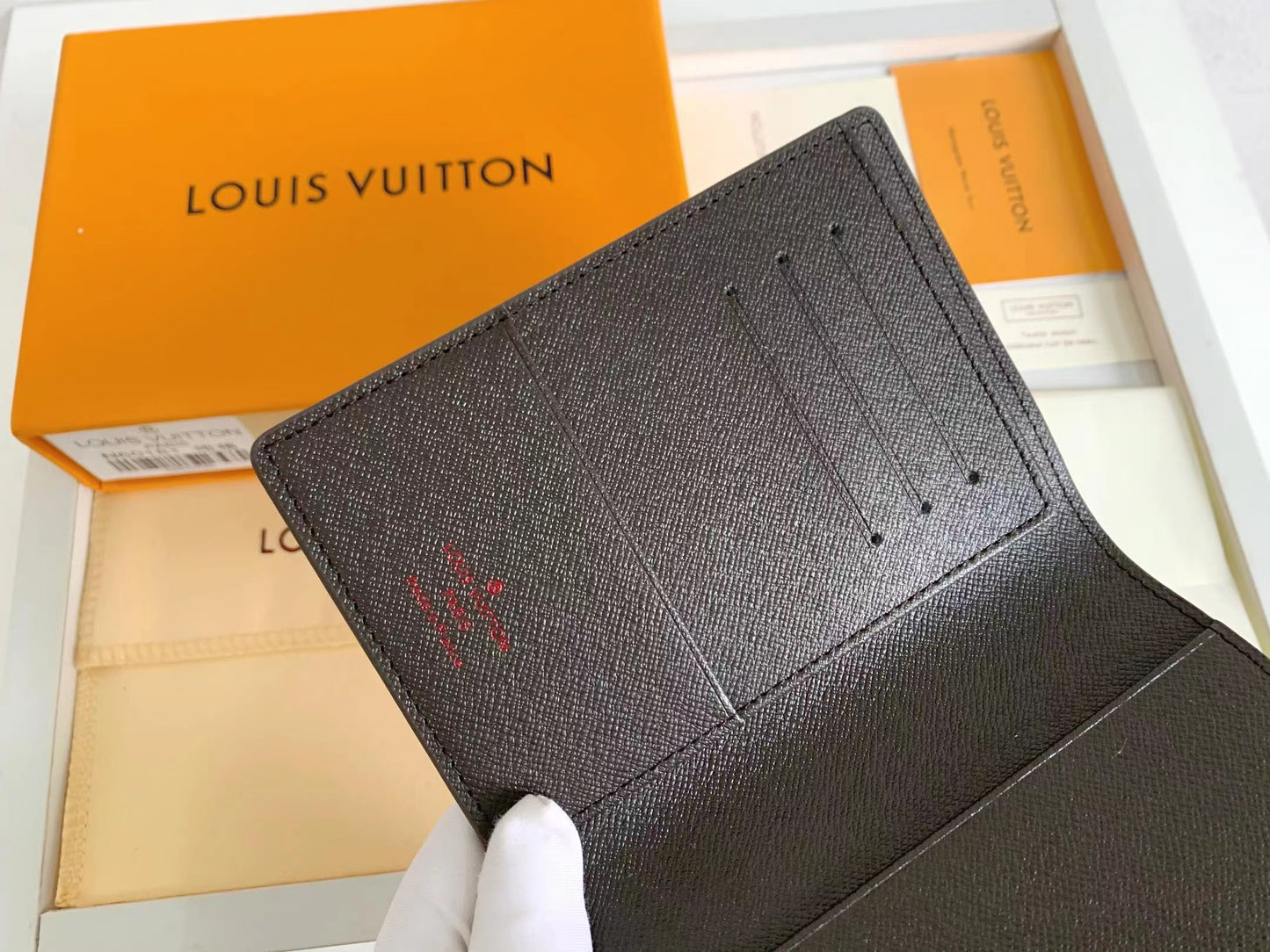 AE300BDE Stylish leather wallets