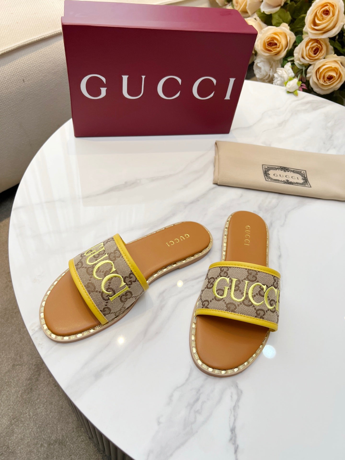 255QB29ZDE Stylish leather Slippers