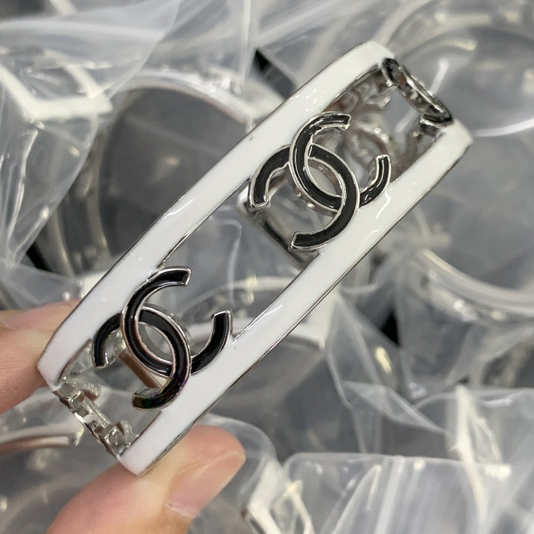 8XC64KDE Stylish Bracelets