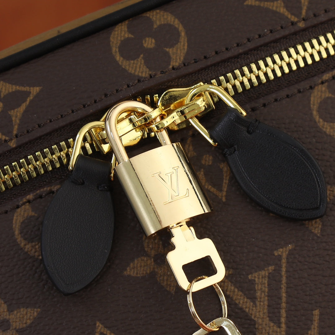 2XE121BDE Stylish leather bag