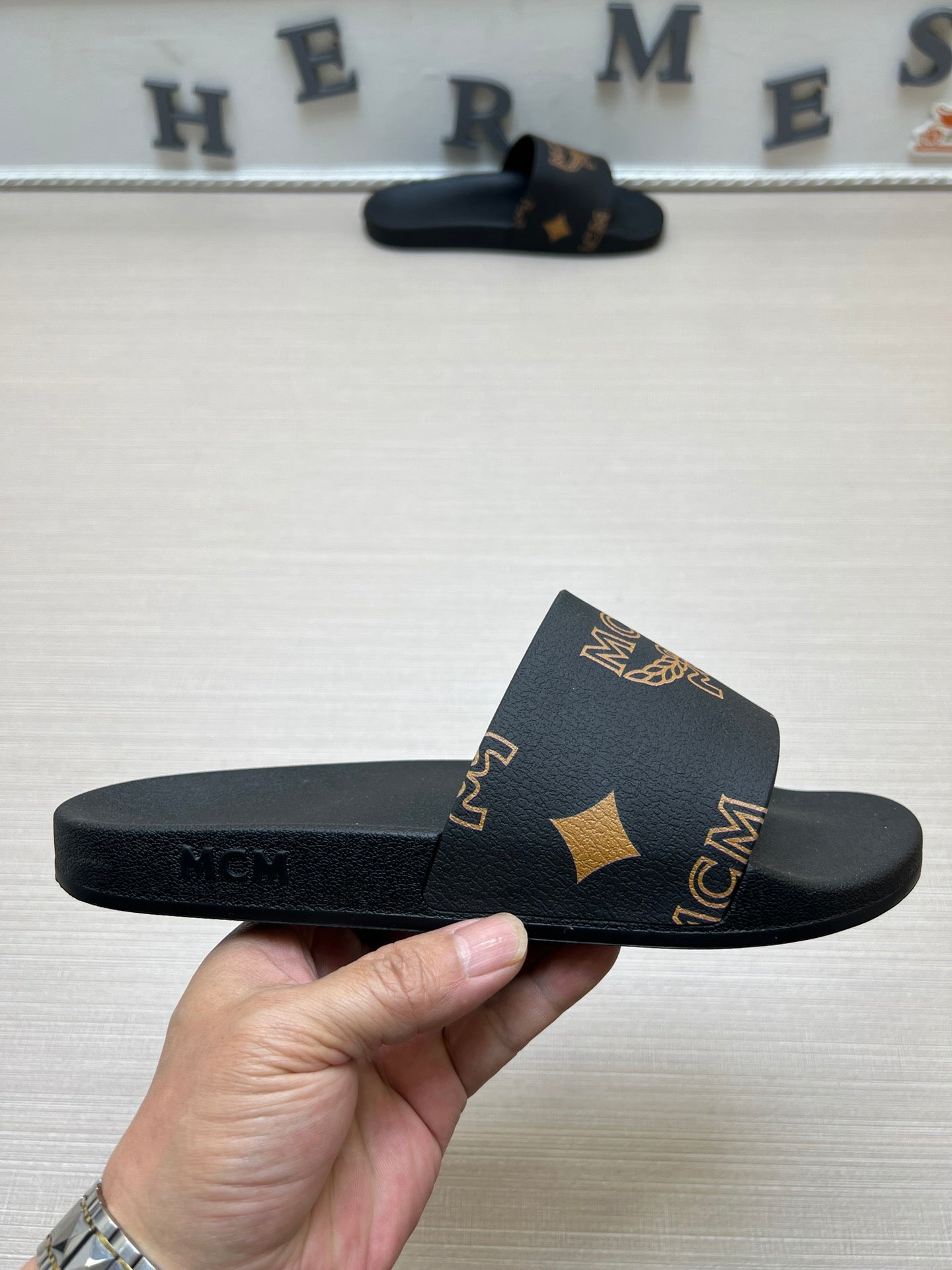 54M43ZDE Stylish slippers