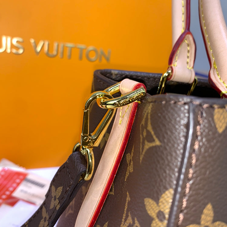 AE35BDE Stylish leather bag