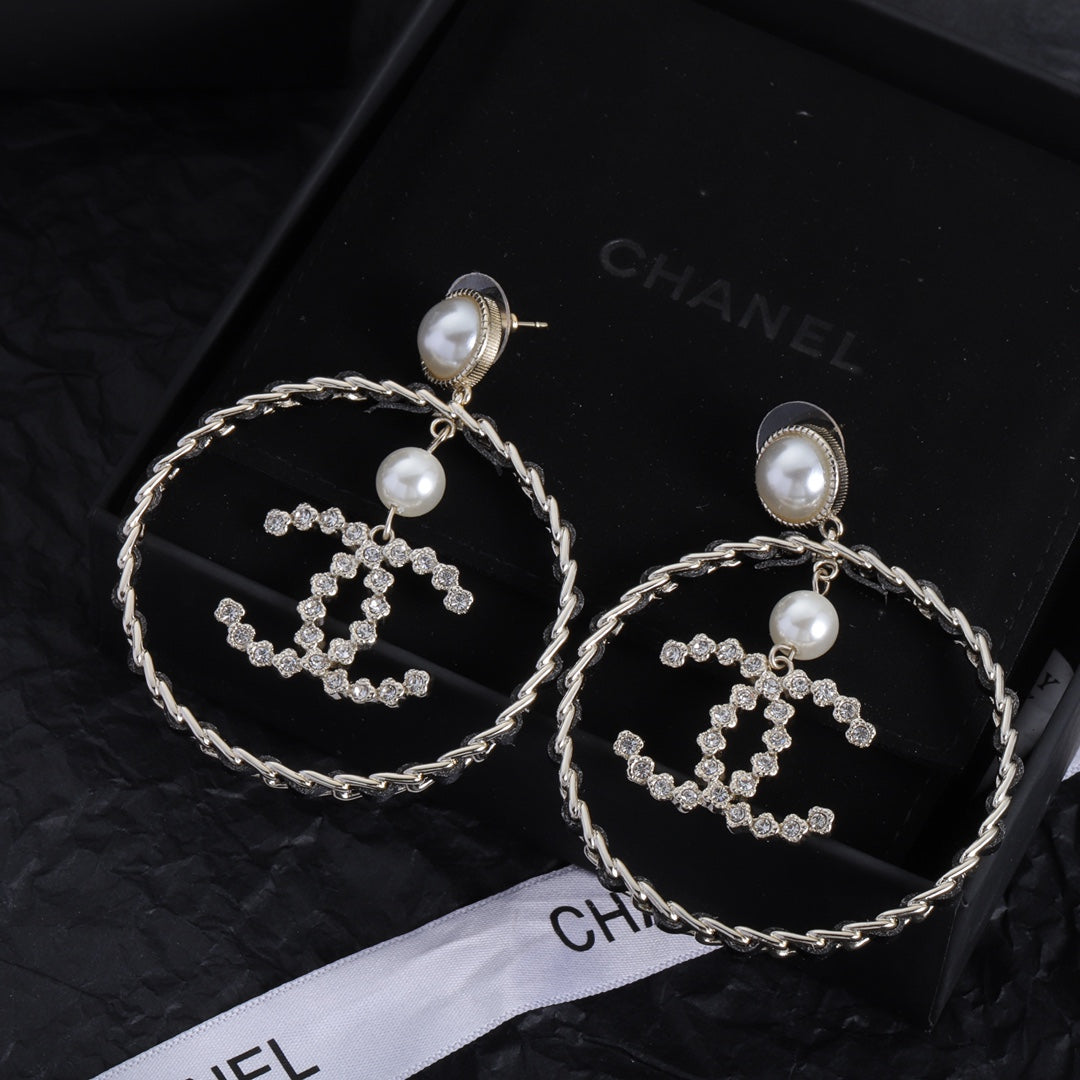 1YC14EDE Stylish Earrings