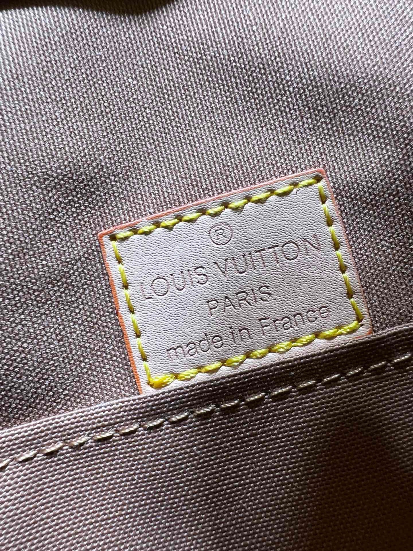 2XE260BDE Stylish leather bag