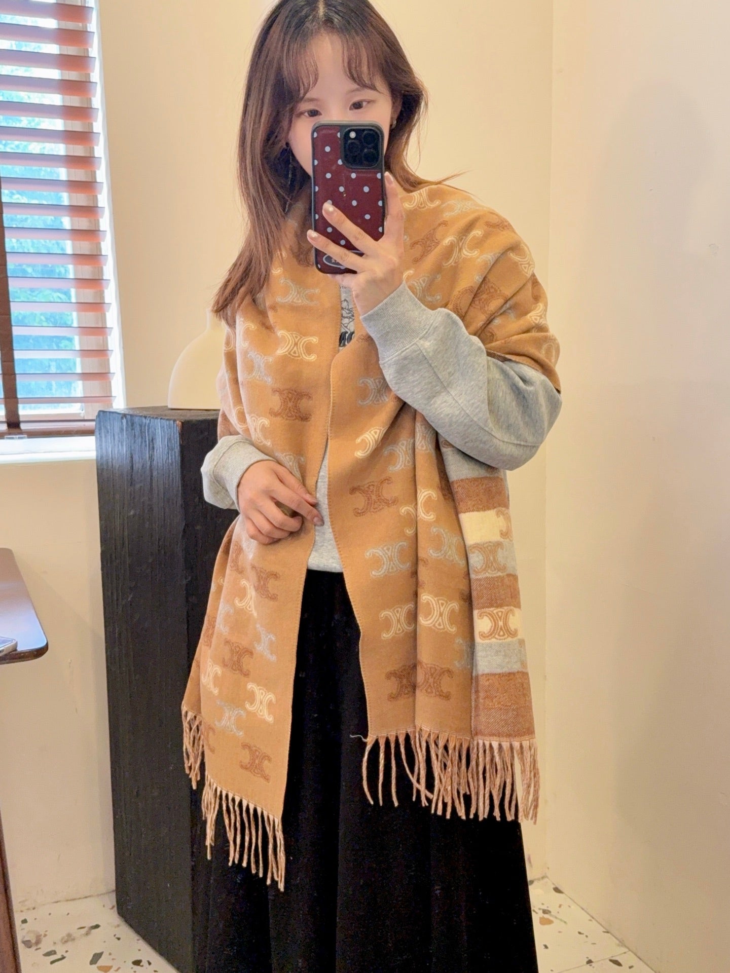 185ZN17WDE Stylish Winter Scarves