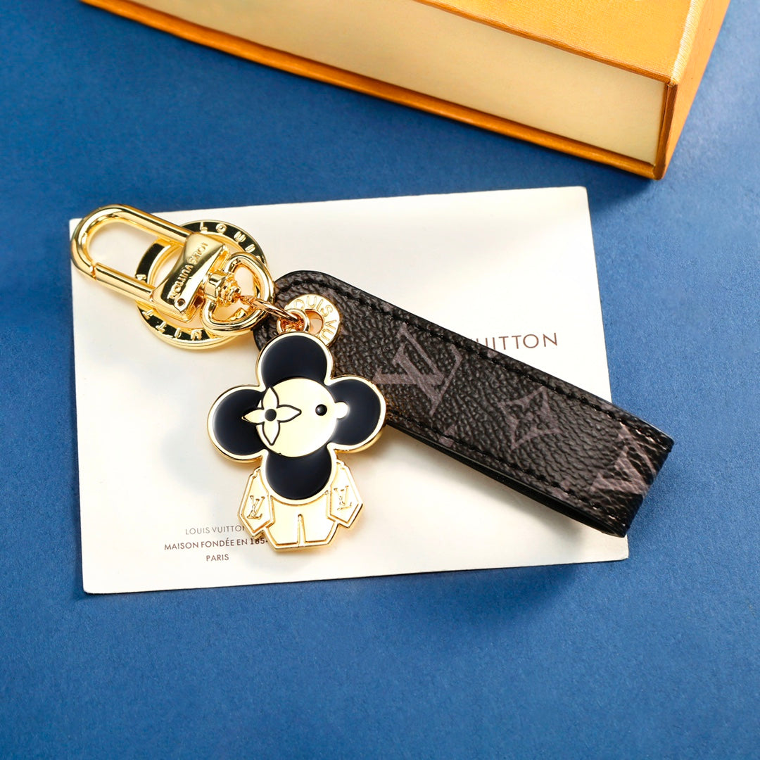 14E11ADE Stylish key closure