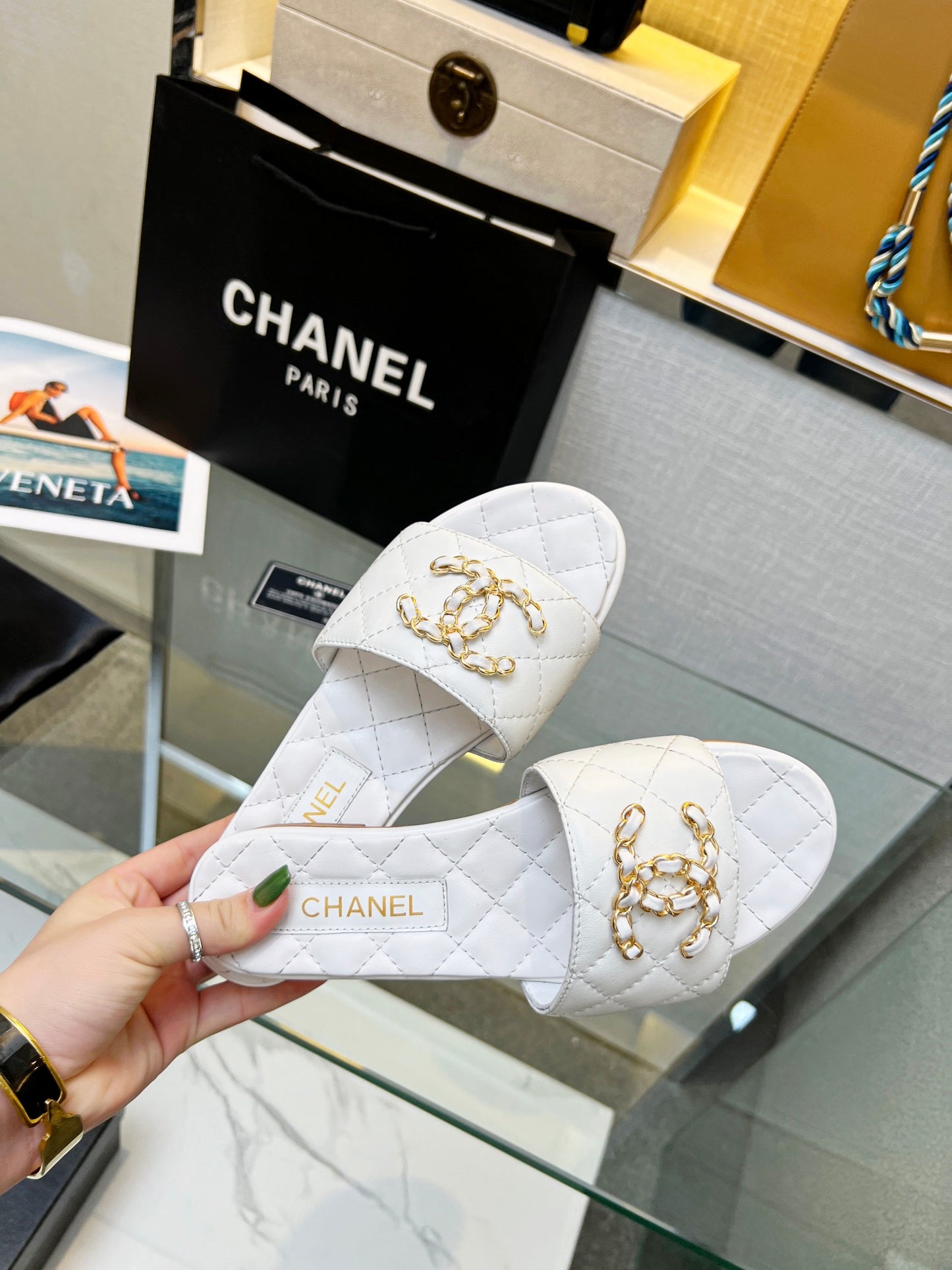 245RC12ZDE Stylish genuine leather slippers