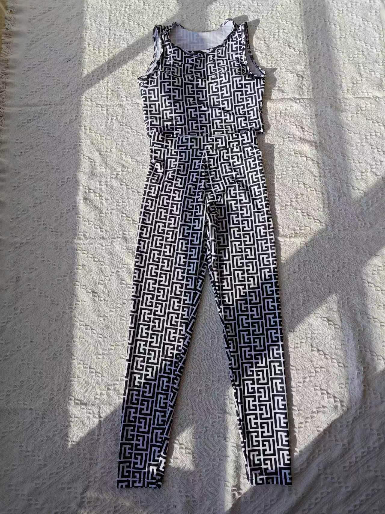 14V21YDE Stylish Long sleeve swimsuit
