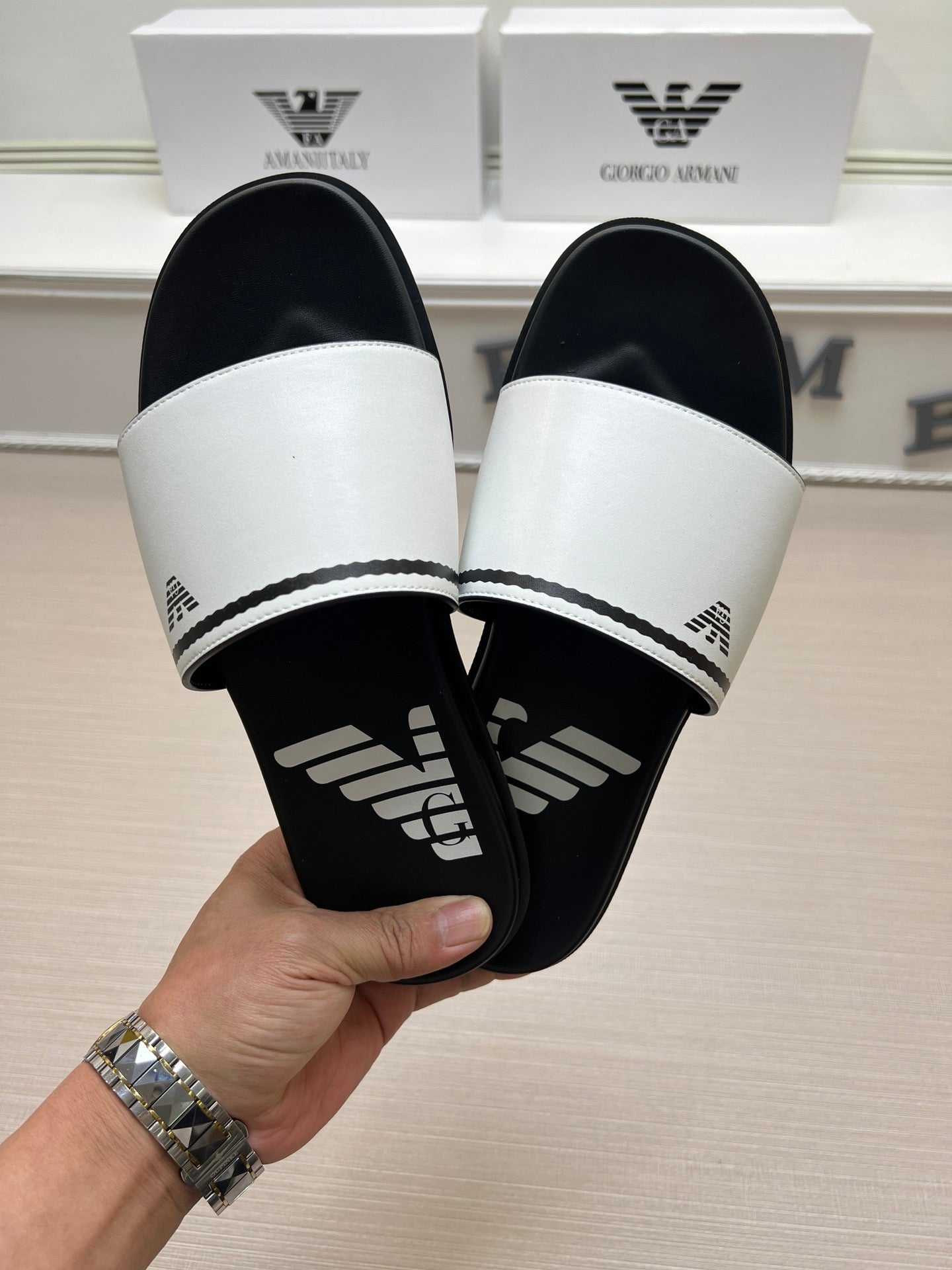 54A103ZDE Stylish slippers