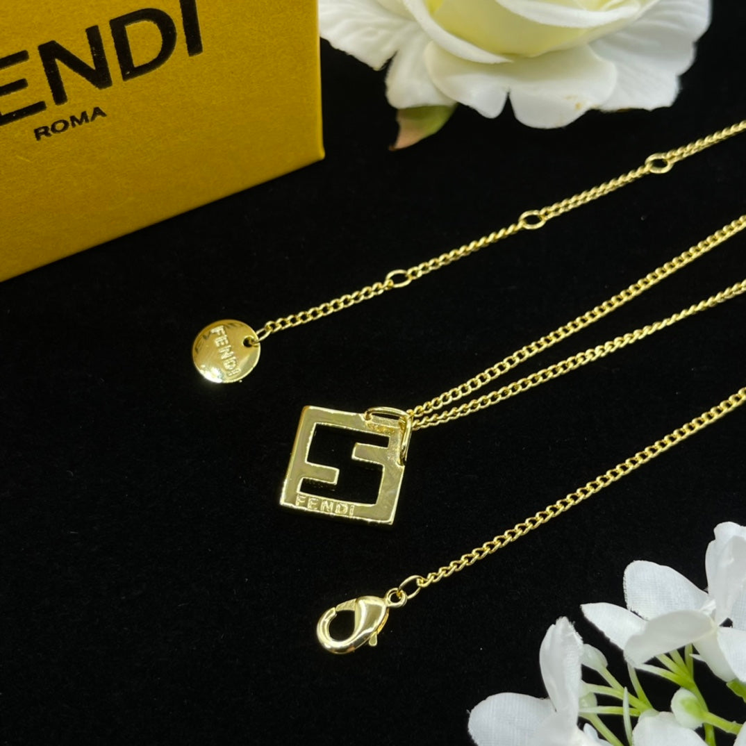 14F975XDE Stylish Necklaces