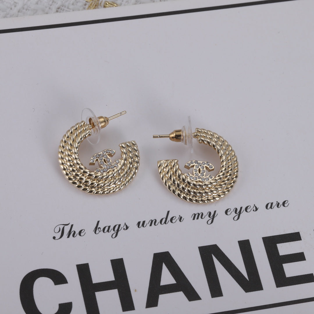 14C216EDE Stylish Earrings